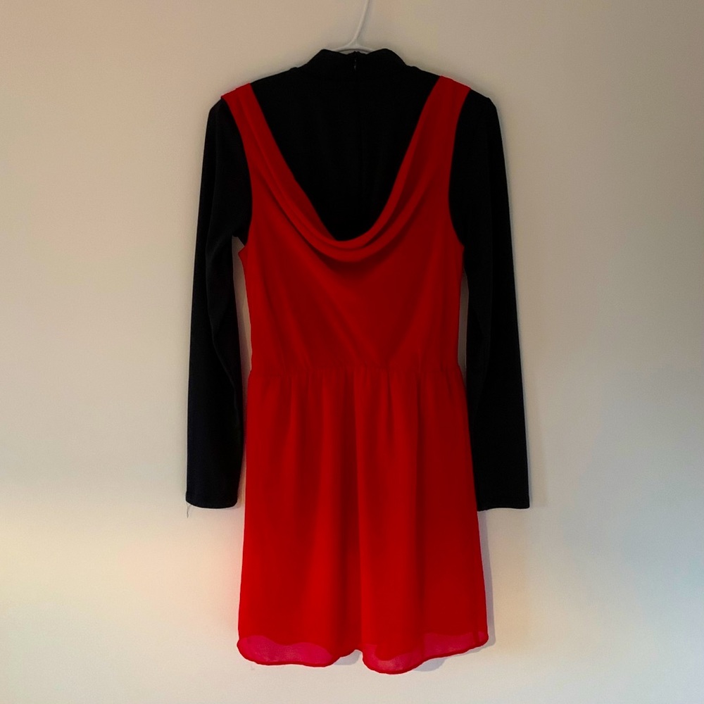 Red Dress - Picture 4 of 7